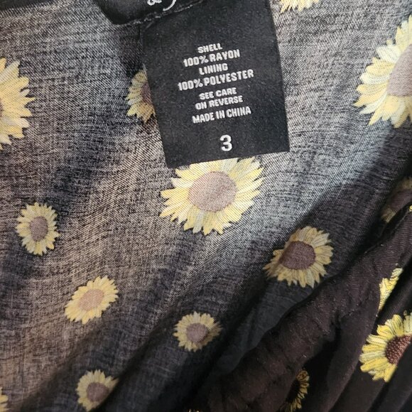 Front tie Sunflower Maxi dress - Picture 6 of 6